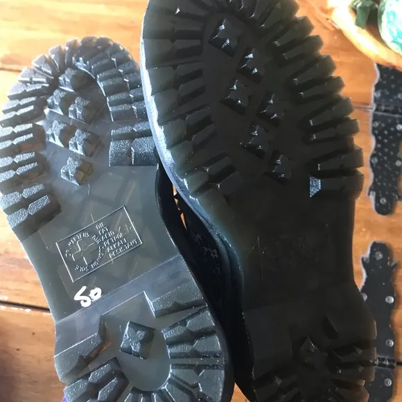 🔥🔥🔥 1 DAY SALE New Unisex Rare Dr Martens 1461