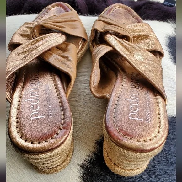 😍 Beautiful Pedro Garcia Women's Slide On Gold Brass Wedge Sandals Sz 38 7