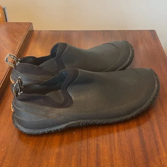 🥡 Bogs sz 17 slip on rubber shoes, urban Walker