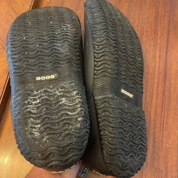 🥡 Bogs sz 17 slip on rubber shoes, urban Walker