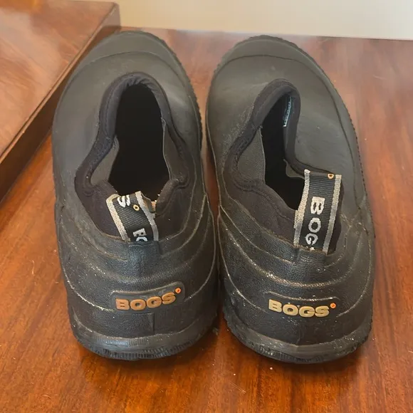 🥡 Bogs sz 17 slip on rubber shoes, urban Walker
