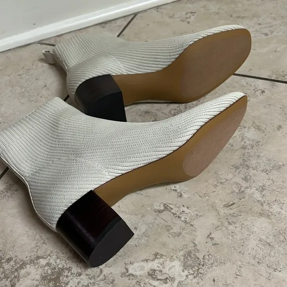🆕 Everlane The Glove Boot Women's Beige Ankle Boots