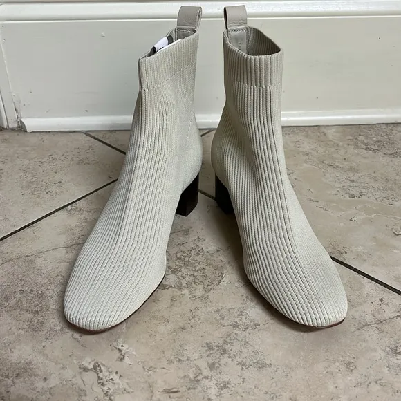 🆕 Everlane The Glove Boot Women's Beige Ankle Boots