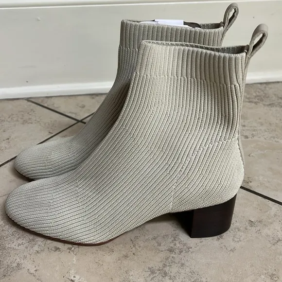 🆕 Everlane The Glove Boot Women's Beige Ankle Boots