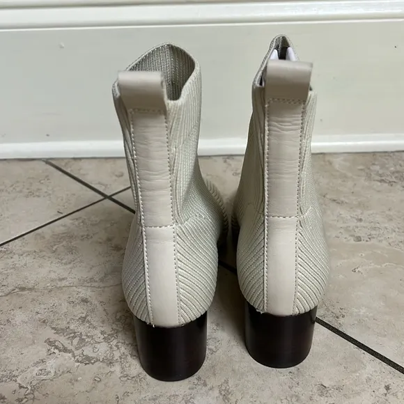 🆕 Everlane The Glove Boot Women's Beige Ankle Boots