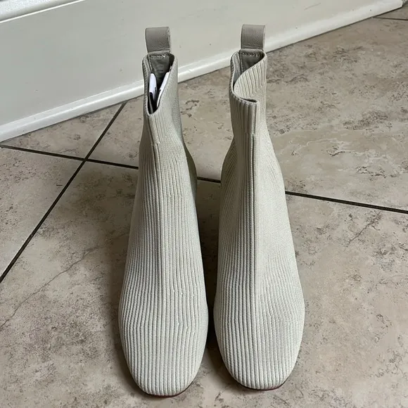🆕 Everlane The Glove Boot Women's Beige Ankle Boots