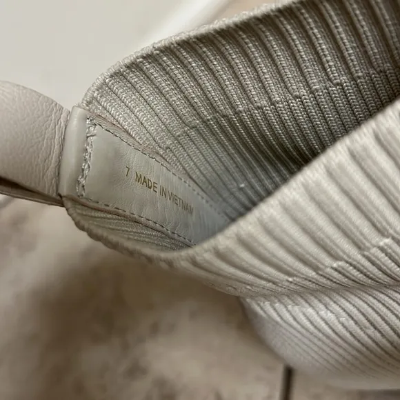 🆕 Everlane The Glove Boot Women's Beige Ankle Boots