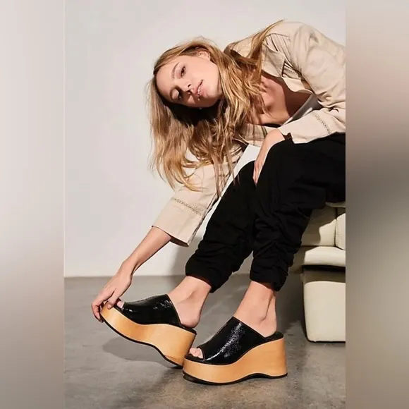 - Free People Gabriela Clogs Size 39. SH5