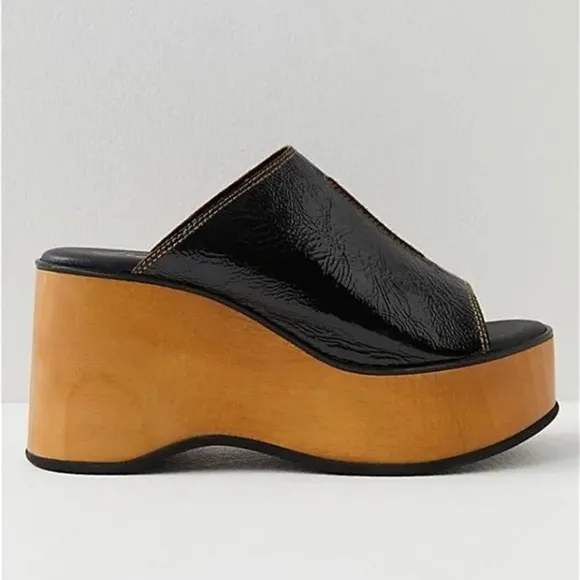 - Free People Gabriela Clogs Size 39. SH5