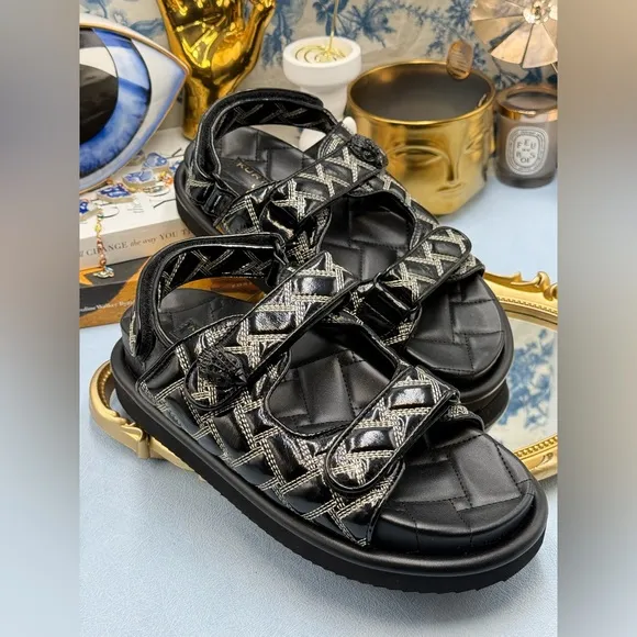 🆕 KURT GEIGER LONDON 🧿 NWOB Orson Patent Quilted Dad Sandals Sz EU38 US 7.5