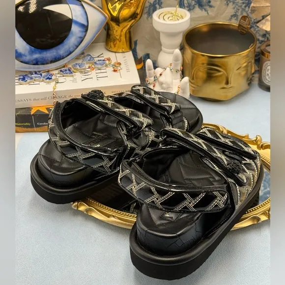 🆕 KURT GEIGER LONDON 🧿 NWOB Orson Patent Quilted Dad Sandals Sz EU38 US 7.5