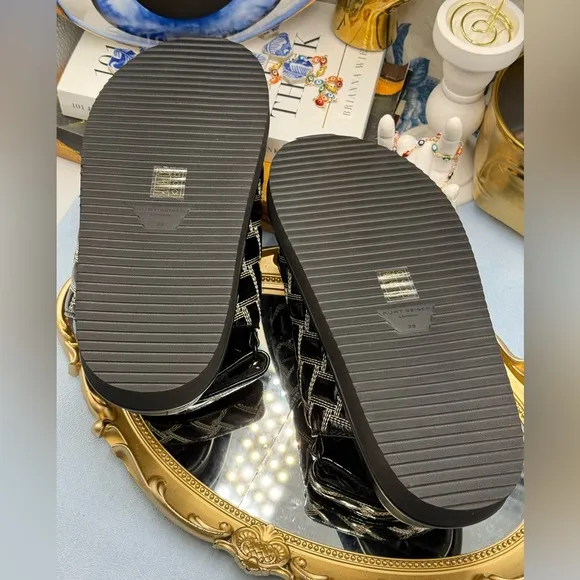 🆕 KURT GEIGER LONDON 🧿 NWOB Orson Patent Quilted Dad Sandals Sz EU38 US 7.5
