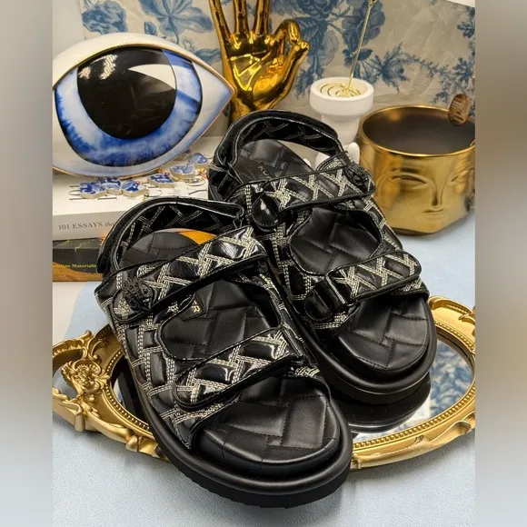 🆕 KURT GEIGER LONDON 🧿 NWOB Orson Patent Quilted Dad Sandals Sz EU38 US 7.5