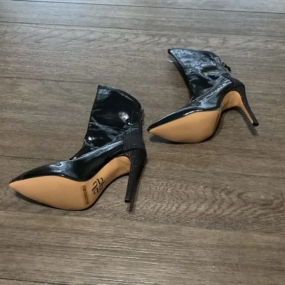 - NWT BURJU Savage Ankle Closed Pointed Toe Wet Look With Sparkle Heel | 5…