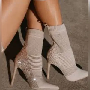 🔥 STEVE MADDEN MAXWELLE HEELS/BOOTS/booties 🔥