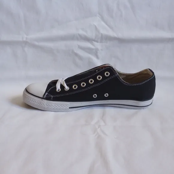 2003 Zero Skateboards X Converse Low Top Shoes Sneakers Mens Size 11 Black White
