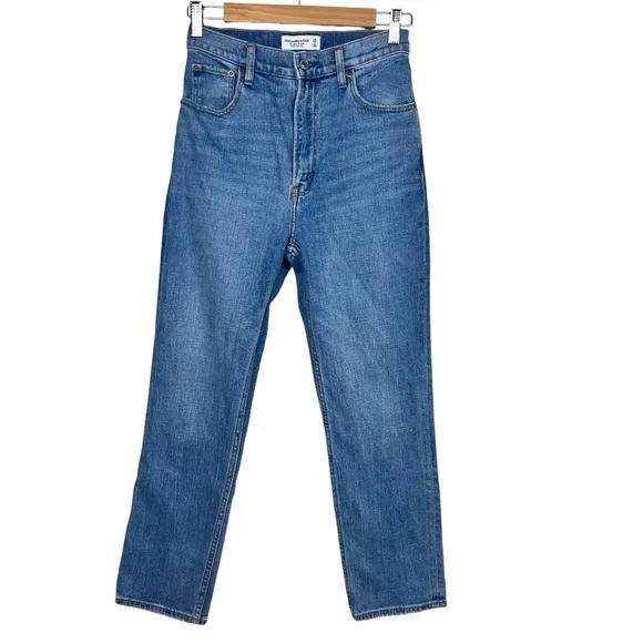 Abercrombie &amp; Finch Ultra High Rise Ankle Straight Jean 26/2