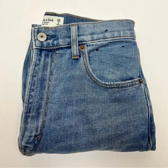Abercrombie &amp; Finch Ultra High Rise Ankle Straight Jean 26/2