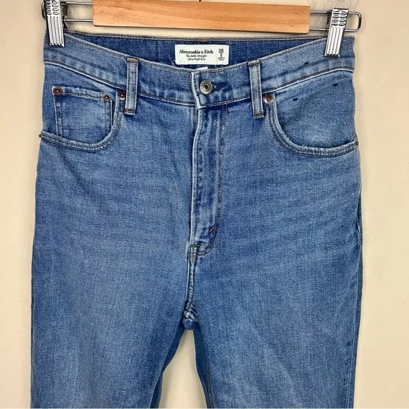 Abercrombie &amp; Finch Ultra High Rise Ankle Straight Jean 26/2