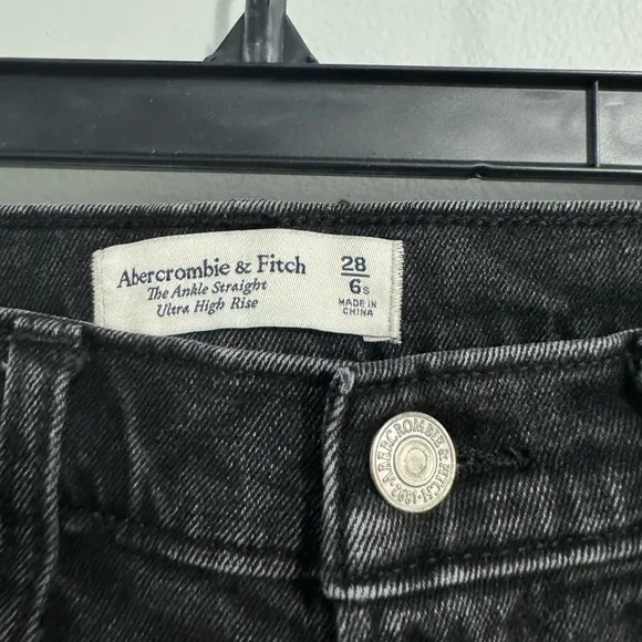 Abercrombie &amp; Fitch The Ankle Straight Ultra High Rise Women’s Size 28 (6)