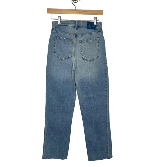 Abercrombie | Curve Love Ankle Straight Ultra High Rise Medium Raw Hem 2/26
