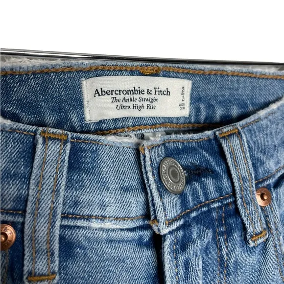 Abercrombie | Curve Love Ankle Straight Ultra High Rise Medium Raw Hem 2/26