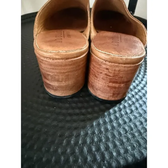 Adelante Camila Mules Leather Block Heel Mules Clogs Dessert Tan Brown Size 6.5