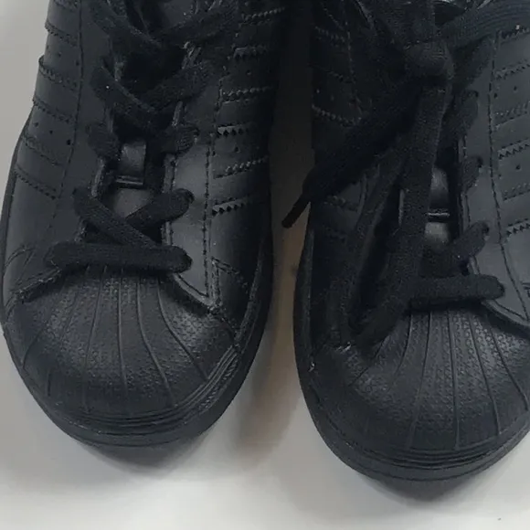 Adidas La Marques aux 3 bandes boy Shoes Size 11K
