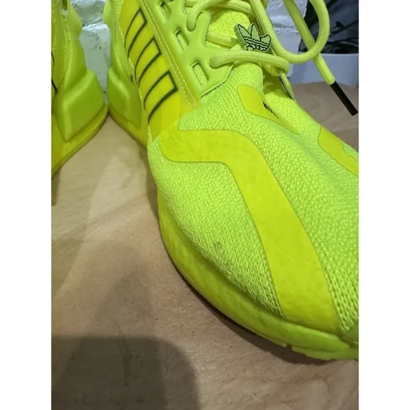 Adidas Mens 10 Sneakers NMD R1 V2 Solar Yellow‎ Running Shoes GY5061