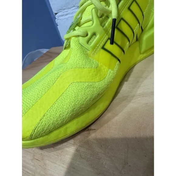 Adidas Mens 10 Sneakers NMD R1 V2 Solar Yellow‎ Running Shoes GY5061