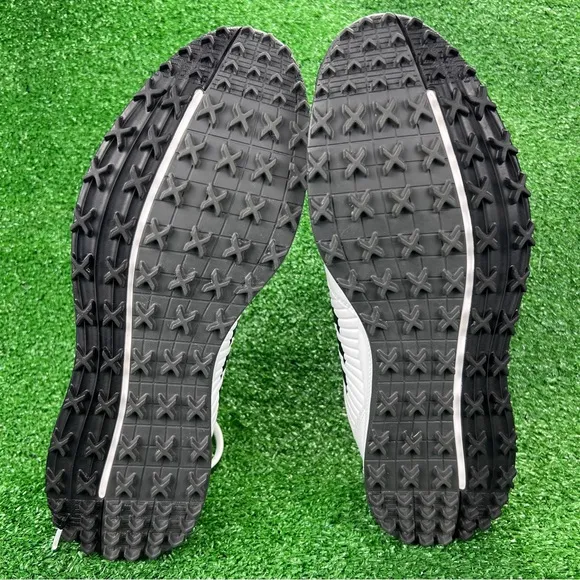 Adidas Men’s Size 11 Golf Shoes CP Traxion SL Sneakers Spikeless White/Black