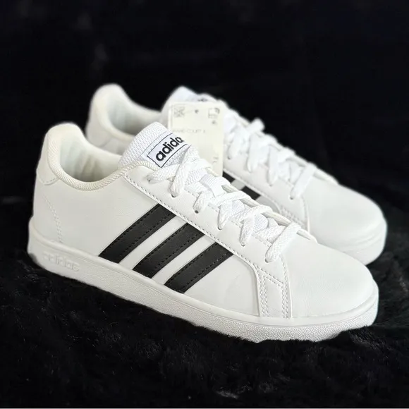 ADIDAS NWT 2 1/2 Kids Unisex Grand Court EF0103 Shoes Sneakers Classic 2.5 Youth