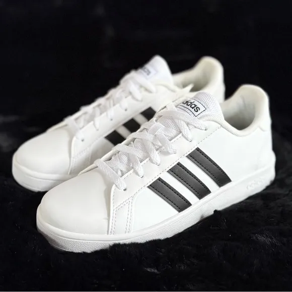 ADIDAS NWT 2 1/2 Kids Unisex Grand Court EF0103 Shoes Sneakers Classic 2.5 Youth