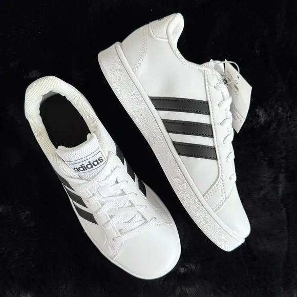 ADIDAS NWT 2 1/2 Kids Unisex Grand Court EF0103 Shoes Sneakers Classic 2.5 Youth