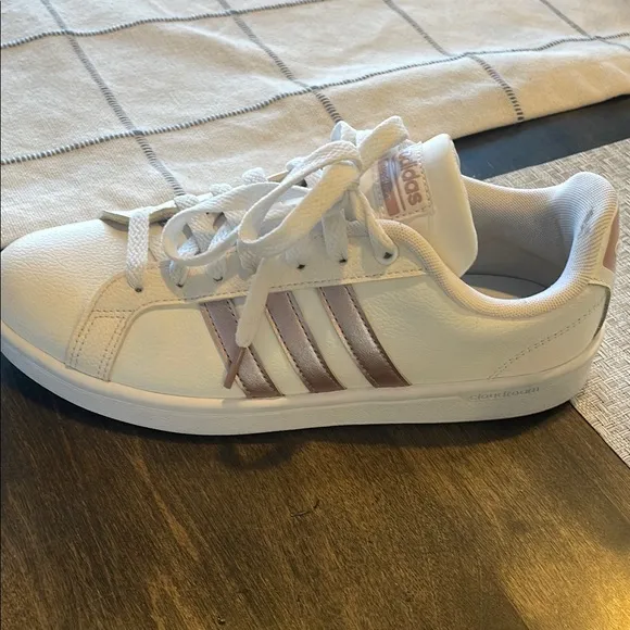 Adidas White Sneakers Classic Design