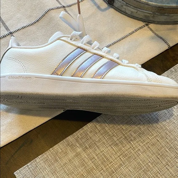 Adidas White Sneakers Classic Design