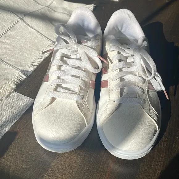 Adidas White Sneakers Classic Design
