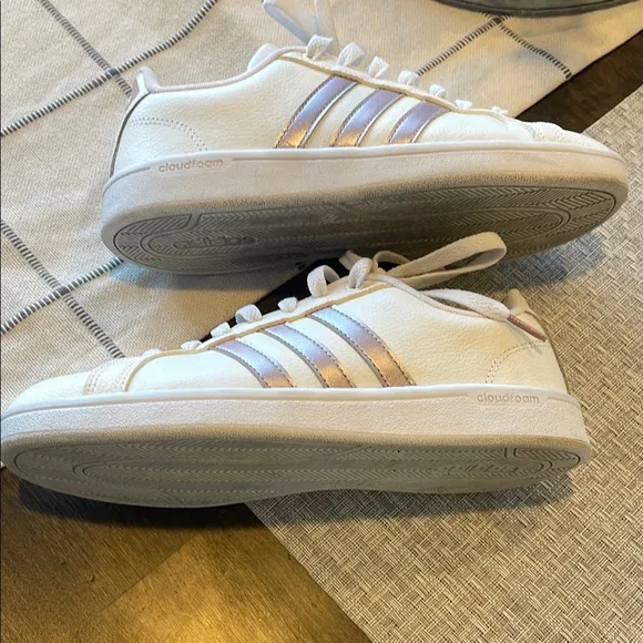 Adidas White Sneakers Classic Design