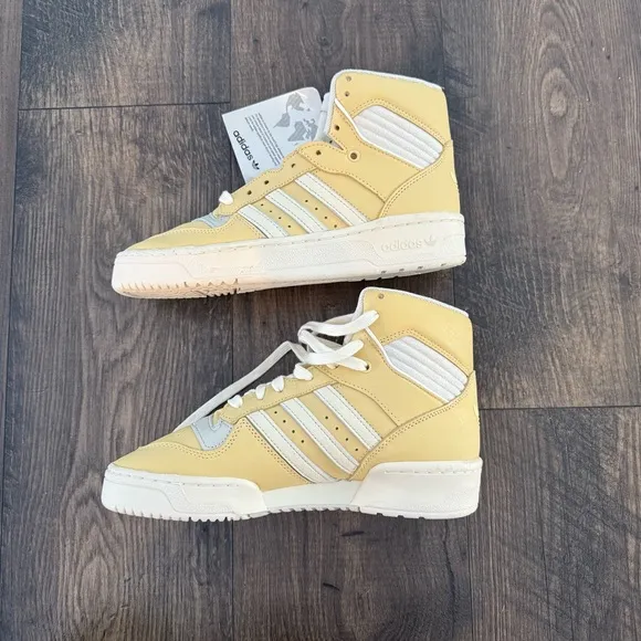 ADIDAS Women NWT Rivalry High Top Shoes in Light Yellow Size 8