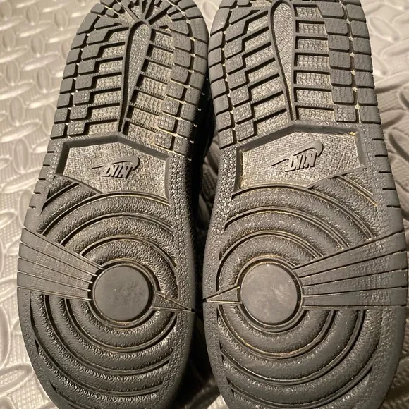 Air Jordan 1 Mid Retro Triple Black size 10c toddler shoes
