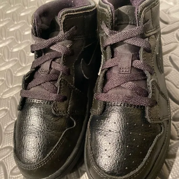 Air Jordan 1 Mid Retro Triple Black size 10c toddler shoes