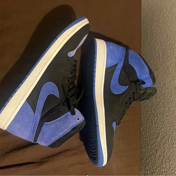 Air Jordan 1 Retro High OG Royal Reimagined fits ladies size 12