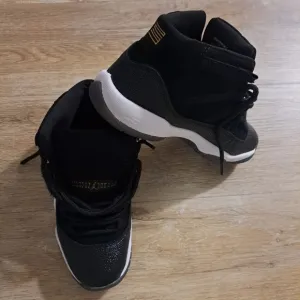 Air Jordan 11 Retro Premium Black Gold White High-Top Sneakers Size 7