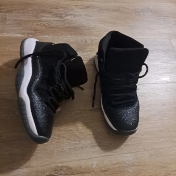 Air Jordan 11 Retro Premium Black Gold White High-Top Sneakers Size 7