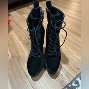 Aldo Black Lace-Up Women's Platform Boots Size 8 1/2