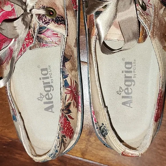 Alegria Abbi western romance platform shoes