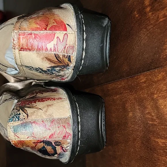 Alegria Abbi western romance platform shoes