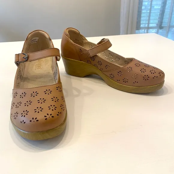 Alegria Women's Brown‎ Perforated Leather Rene Cognac Mary Jane Shoes US Size 10