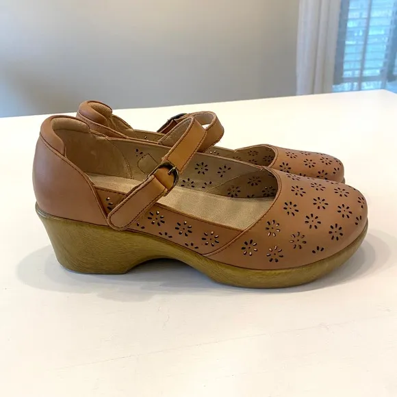 Alegria Women's Brown‎ Perforated Leather Rene Cognac Mary Jane Shoes US Size 10
