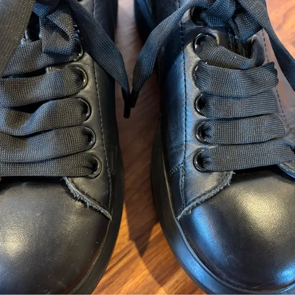 Alexander McQueen Oversized Leather Platform Sneakers Black 39